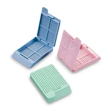 Casete de încorporare pentru biopsii Swingsette, din polimer de acetal, culoare albă
