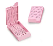 Casete de încorporare pentru biopsii Swingsette, din polimer de acetal, culoare roz