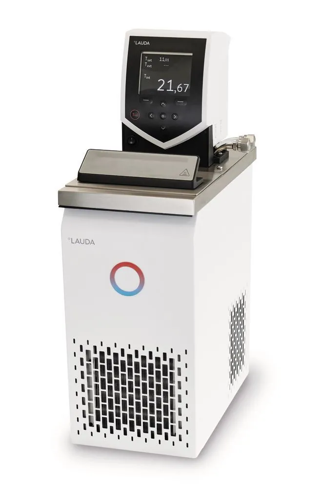 Termostat de răcire de masă mod. RE 415 G, -15 până la +200 °C, capacitate baie 4 l, 2.6 kW — Carl Roth, cod LX93.1